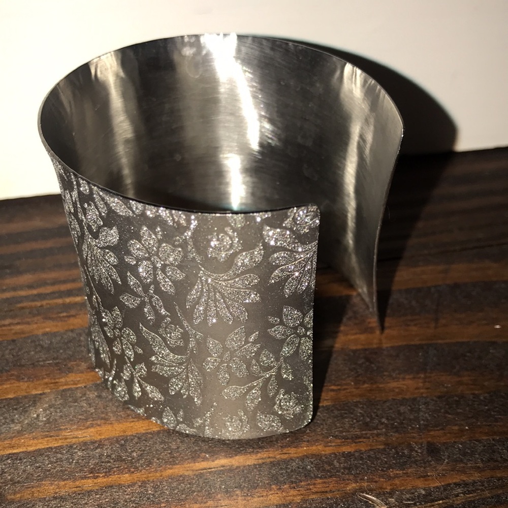 Pink Box-etched sparkle floral design stainless steel cuff-Beautiful!! NWT - Picture 6 of 9